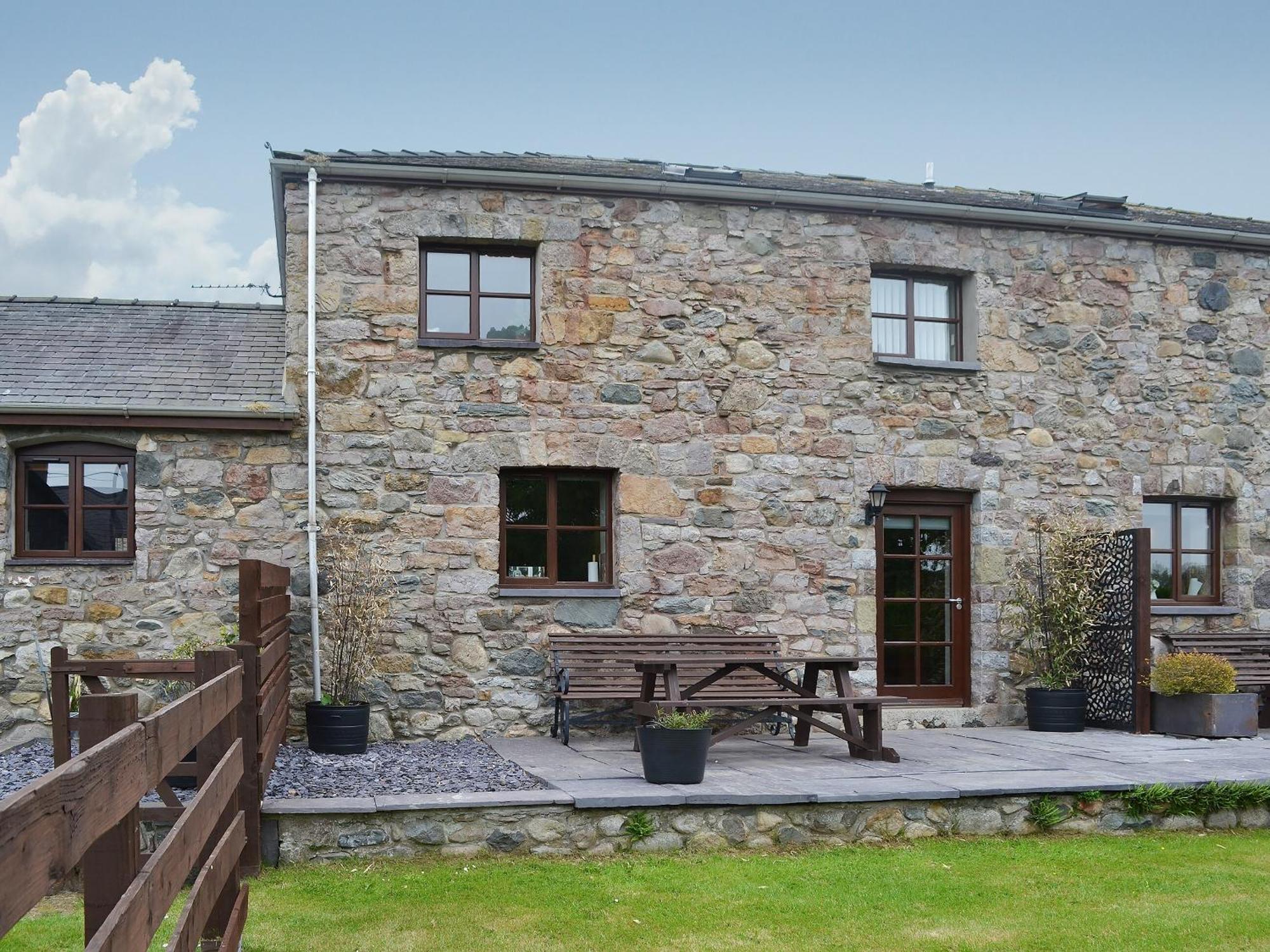 Llofft Yr Yd - 16984 Villa Brynsiencyn Buitenkant foto